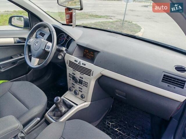 Черный Опель Астра, объемом двигателя 1.6 л и пробегом 194 тыс. км за 5300 $, фото 23 на Automoto.ua