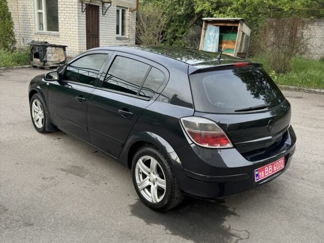 Черный Опель Астра, объемом двигателя 1.6 л и пробегом 280 тыс. км за 3900 $, фото 5 на Automoto.ua