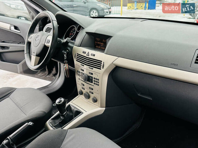 Черный Опель Астра, объемом двигателя 1.6 л и пробегом 169 тыс. км за 5999 $, фото 29 на Automoto.ua