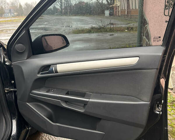 Черный Опель Астра, объемом двигателя 1.4 л и пробегом 220 тыс. км за 4350 $, фото 17 на Automoto.ua