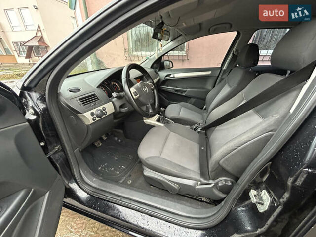 Черный Опель Астра, объемом двигателя 1.4 л и пробегом 220 тыс. км за 4350 $, фото 10 на Automoto.ua