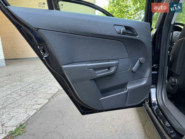 Черный Опель Астра, объемом двигателя 1.6 л и пробегом 225 тыс. км за 5800 $, фото 27 на Automoto.ua
