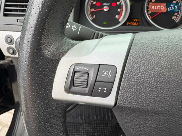 Черный Опель Астра, объемом двигателя 1.6 л и пробегом 245 тыс. км за 5650 $, фото 17 на Automoto.ua