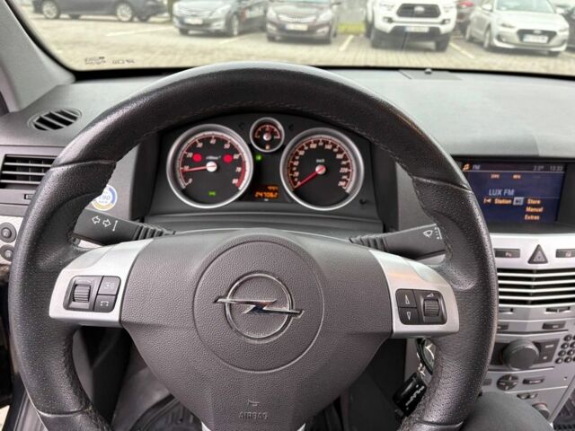 Черный Опель Астра, объемом двигателя 1.6 л и пробегом 246 тыс. км за 5650 $, фото 14 на Automoto.ua