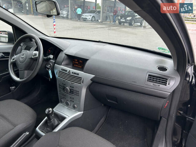 Черный Опель Астра, объемом двигателя 1.6 л и пробегом 190 тыс. км за 5000 $, фото 19 на Automoto.ua