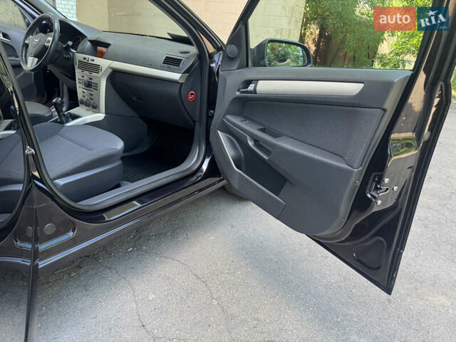 Черный Опель Астра, объемом двигателя 1.6 л и пробегом 225 тыс. км за 5800 $, фото 36 на Automoto.ua