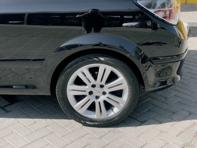 Опель Астра 2009 в Ровно на Automoto.ua Черный Опель Астра, объемом двигателя 1.6 л и пробегом 208 тыс. км за 5800 $, фото 10 на Automoto.ua