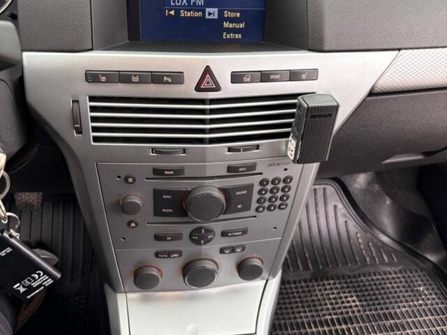 Черный Опель Астра, объемом двигателя 1.6 л и пробегом 246 тыс. км за 5650 $, фото 10 на Automoto.ua