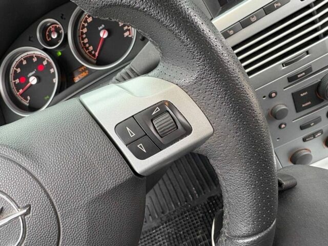 Черный Опель Астра, объемом двигателя 1.6 л и пробегом 246 тыс. км за 5650 $, фото 13 на Automoto.ua