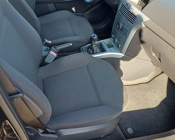 Черный Опель Астра, объемом двигателя 1.4 л и пробегом 212 тыс. км за 5900 $, фото 18 на Automoto.ua