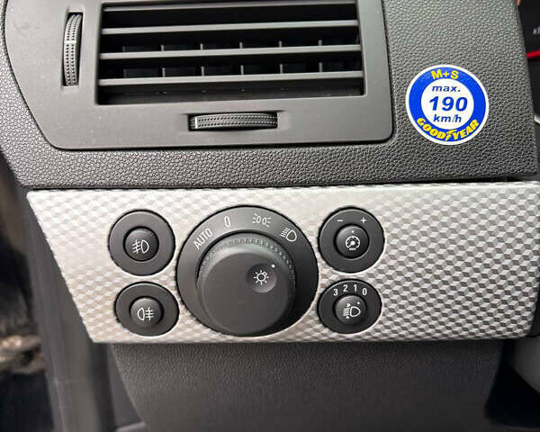 Черный Опель Астра, объемом двигателя 1.6 л и пробегом 245 тыс. км за 5650 $, фото 13 на Automoto.ua