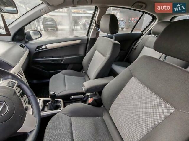 Черный Опель Астра, объемом двигателя 1.6 л и пробегом 194 тыс. км за 5000 $, фото 21 на Automoto.ua