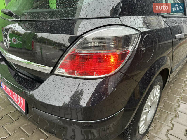 Черный Опель Астра, объемом двигателя 1.6 л и пробегом 98 тыс. км за 6150 $, фото 5 на Automoto.ua