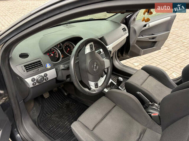 Черный Опель Астра, объемом двигателя 1.6 л и пробегом 245 тыс. км за 5650 $, фото 10 на Automoto.ua