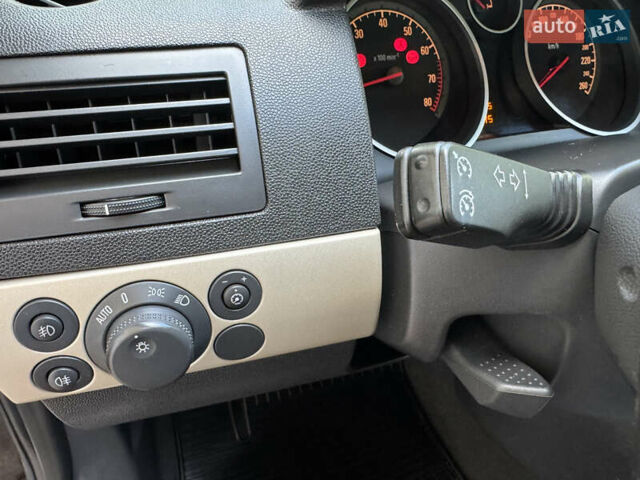 Черный Опель Астра, объемом двигателя 1.6 л и пробегом 225 тыс. км за 5800 $, фото 18 на Automoto.ua