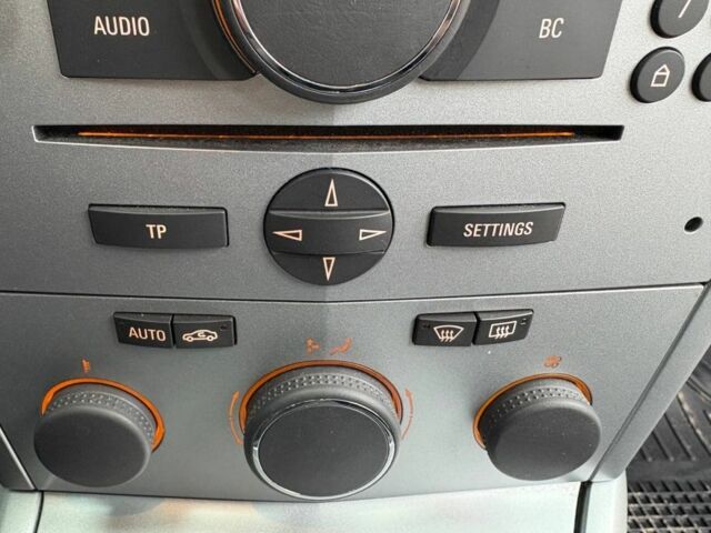 Черный Опель Астра, объемом двигателя 1.6 л и пробегом 246 тыс. км за 5650 $, фото 17 на Automoto.ua