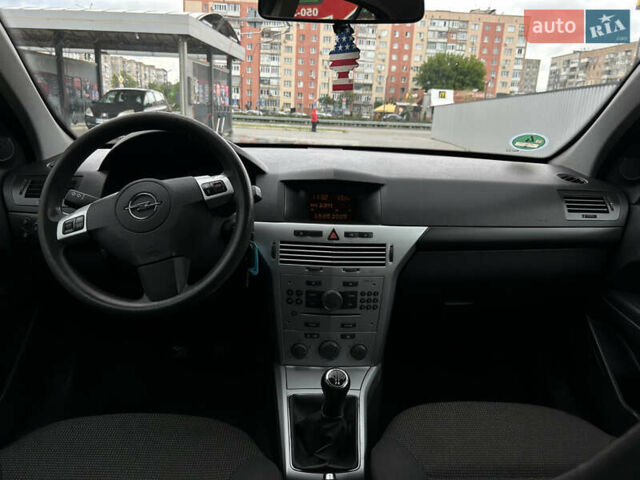 Черный Опель Астра, объемом двигателя 1.6 л и пробегом 190 тыс. км за 5000 $, фото 18 на Automoto.ua