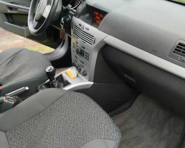 Черный Опель Астра, объемом двигателя 1.36 л и пробегом 252 тыс. км за 5300 $, фото 3 на Automoto.ua