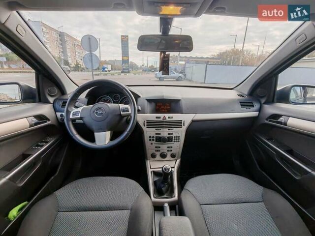 Черный Опель Астра, объемом двигателя 1.6 л и пробегом 194 тыс. км за 5000 $, фото 16 на Automoto.ua