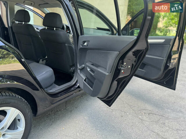 Черный Опель Астра, объемом двигателя 1.6 л и пробегом 225 тыс. км за 5800 $, фото 34 на Automoto.ua
