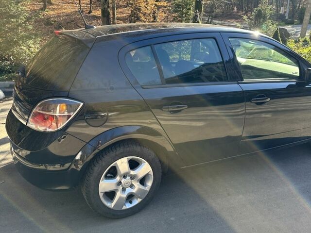 Черный Опель Астра, объемом двигателя 1.6 л и пробегом 250 тыс. км за 5900 $, фото 5 на Automoto.ua