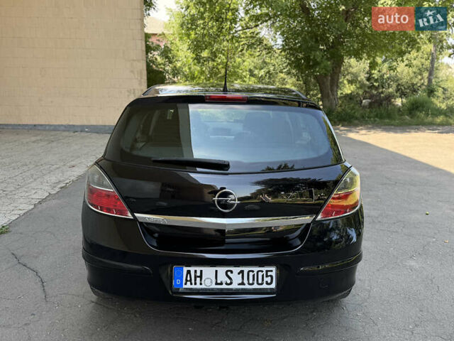 Черный Опель Астра, объемом двигателя 1.6 л и пробегом 225 тыс. км за 5800 $, фото 10 на Automoto.ua