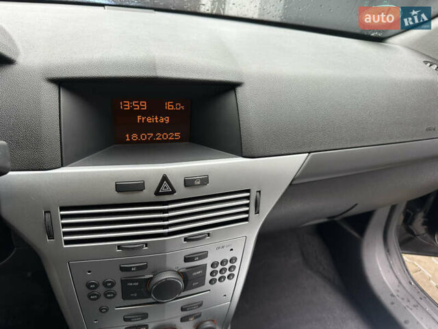 Черный Опель Астра, объемом двигателя 1.6 л и пробегом 98 тыс. км за 6150 $, фото 17 на Automoto.ua