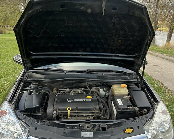 Черный Опель Астра, объемом двигателя 1.6 л и пробегом 233 тыс. км за 5900 $, фото 9 на Automoto.ua