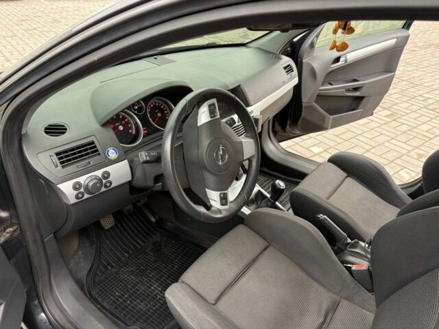 Черный Опель Астра, объемом двигателя 1.6 л и пробегом 246 тыс. км за 5650 $, фото 9 на Automoto.ua