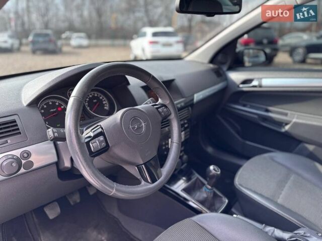 Черный Опель Астра, объемом двигателя 1.6 л и пробегом 199 тыс. км за 5999 $, фото 10 на Automoto.ua