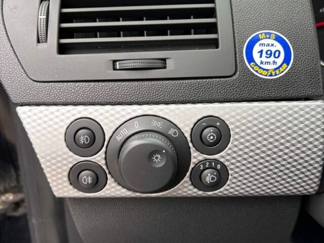 Черный Опель Астра, объемом двигателя 1.6 л и пробегом 246 тыс. км за 5650 $, фото 11 на Automoto.ua