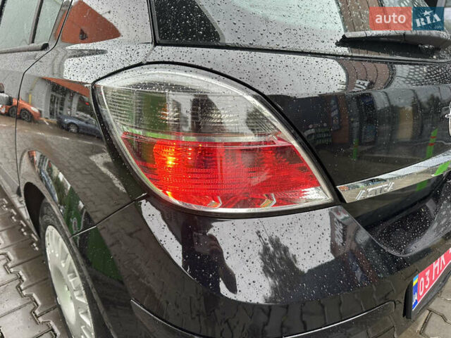 Черный Опель Астра, объемом двигателя 1.6 л и пробегом 98 тыс. км за 6150 $, фото 4 на Automoto.ua