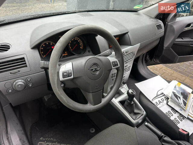 Черный Опель Астра, объемом двигателя 1.6 л и пробегом 98 тыс. км за 6150 $, фото 14 на Automoto.ua