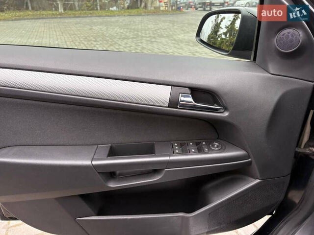 Черный Опель Астра, объемом двигателя 1.6 л и пробегом 245 тыс. км за 5650 $, фото 16 на Automoto.ua