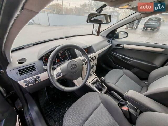 Черный Опель Астра, объемом двигателя 1.6 л и пробегом 194 тыс. км за 5000 $, фото 17 на Automoto.ua