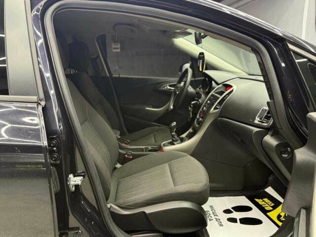 Черный Опель Астра, объемом двигателя 1.6 л и пробегом 180 тыс. км за 7700 $, фото 18 на Automoto.ua