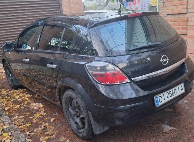Черный Опель Астра, объемом двигателя 1.4 л и пробегом 173 тыс. км за 5500 $, фото 3 на Automoto.ua
