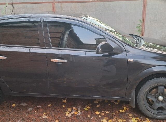 Черный Опель Астра, объемом двигателя 1.4 л и пробегом 173 тыс. км за 5500 $, фото 1 на Automoto.ua