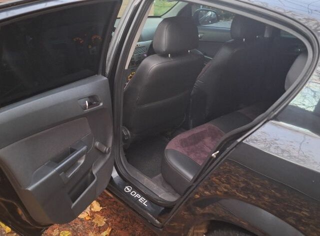 Черный Опель Астра, объемом двигателя 1.4 л и пробегом 173 тыс. км за 5500 $, фото 10 на Automoto.ua