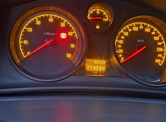 Черный Опель Астра, объемом двигателя 1.4 л и пробегом 173 тыс. км за 5500 $, фото 14 на Automoto.ua