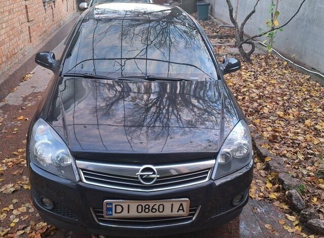 Черный Опель Астра, объемом двигателя 1.4 л и пробегом 173 тыс. км за 5500 $, фото 6 на Automoto.ua