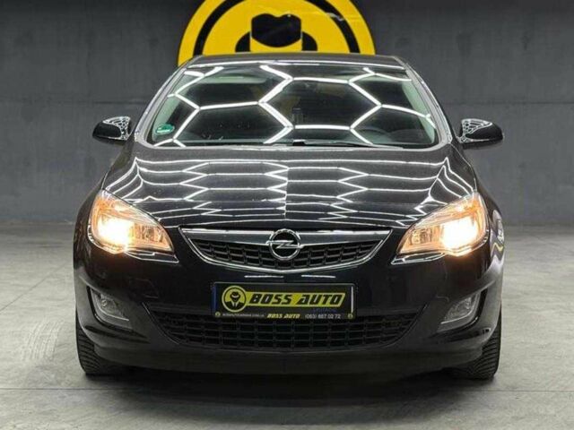 Черный Опель Астра, объемом двигателя 1.6 л и пробегом 180 тыс. км за 7700 $, фото 1 на Automoto.ua
