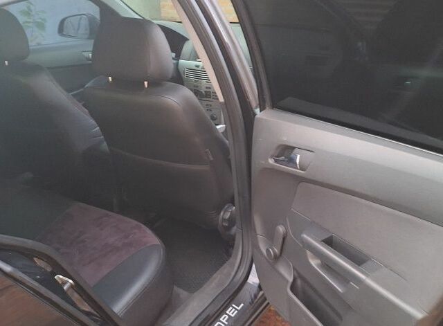 Черный Опель Астра, объемом двигателя 1.4 л и пробегом 173 тыс. км за 5500 $, фото 9 на Automoto.ua