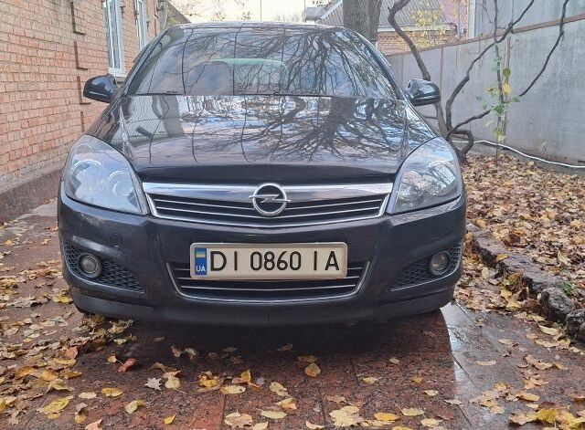 Черный Опель Астра, объемом двигателя 1.4 л и пробегом 173 тыс. км за 5500 $, фото 7 на Automoto.ua