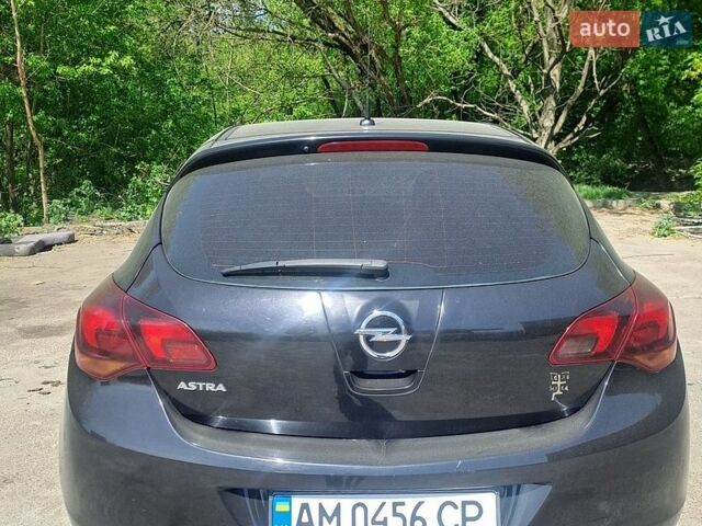 Черный Опель Астра, объемом двигателя 1.6 л и пробегом 230 тыс. км за 5500 $, фото 4 на Automoto.ua