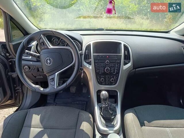 Черный Опель Астра, объемом двигателя 1.6 л и пробегом 113 тыс. км за 8200 $, фото 7 на Automoto.ua