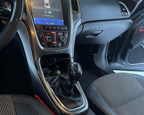 Черный Опель Астра, объемом двигателя 1.7 л и пробегом 250 тыс. км за 6999 $, фото 23 на Automoto.ua