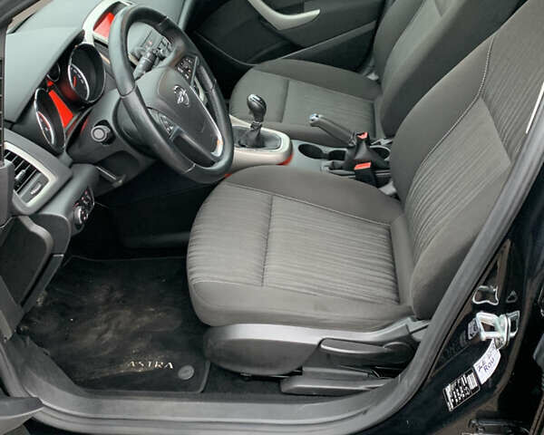 Черный Опель Астра, объемом двигателя 1.6 л и пробегом 245 тыс. км за 6600 $, фото 6 на Automoto.ua