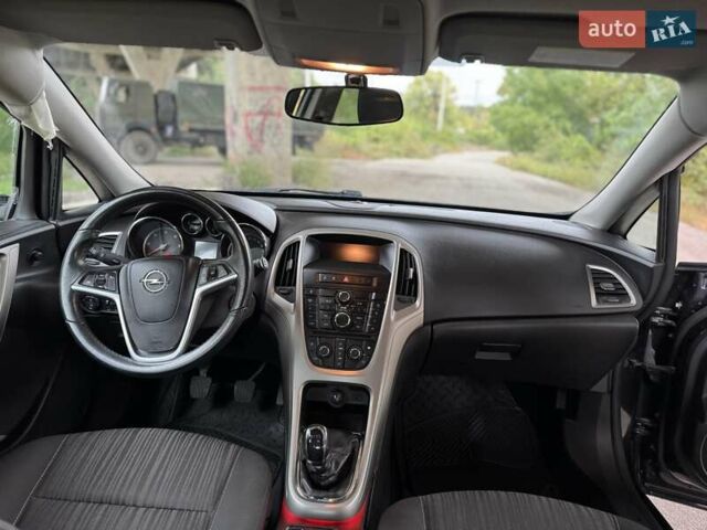 Черный Опель Астра, объемом двигателя 1.69 л и пробегом 249 тыс. км за 3950 $, фото 9 на Automoto.ua