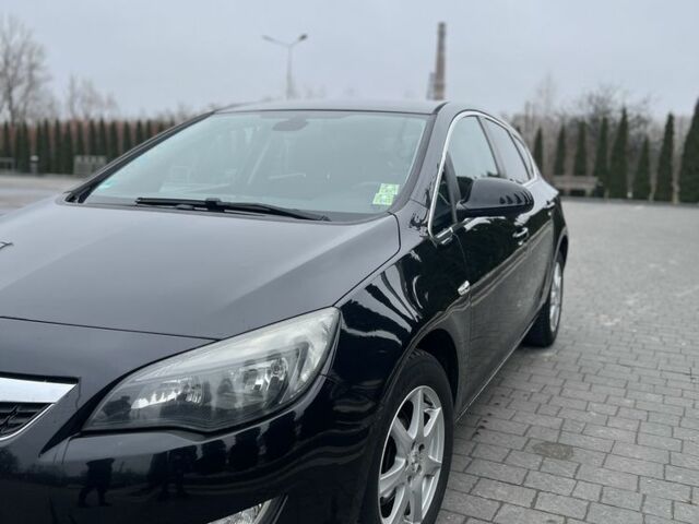 Черный Опель Астра, объемом двигателя 1.6 л и пробегом 240 тыс. км за 5399 $, фото 4 на Automoto.ua